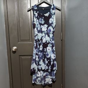 Simply Vera Wang Blue Floral Ruffled Dress